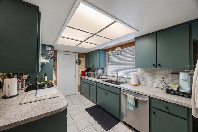 4701 LODESTONE DRIVE, Tampa, FL 33615