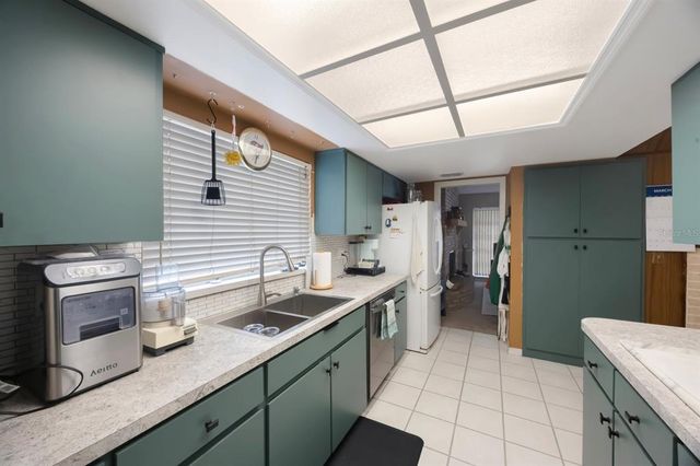 4701 LODESTONE DRIVE, Tampa, FL 33615
