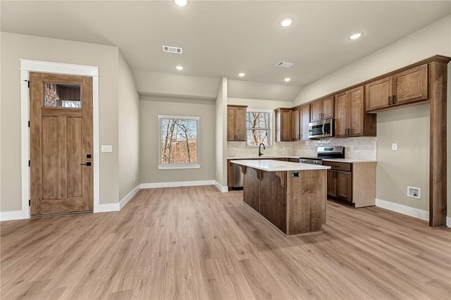 3 Whithorn Circle, Bella Vista, AR 72715