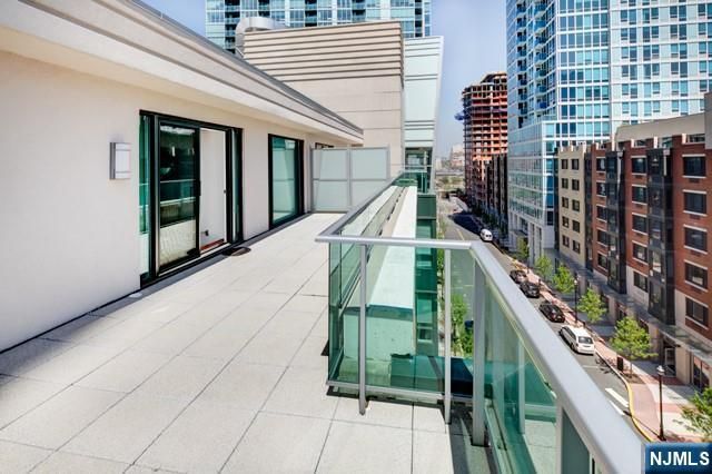 20 Newport Parkway 617, Jersey City, NJ 07310