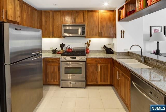 20 Newport Parkway 617, Jersey City, NJ 07310