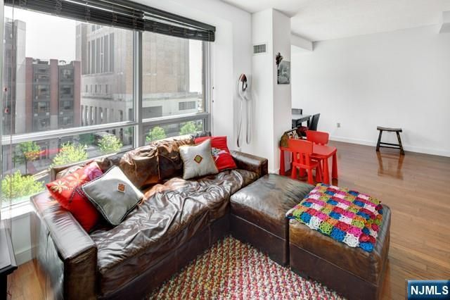 20 Newport Parkway 617, Jersey City, NJ 07310