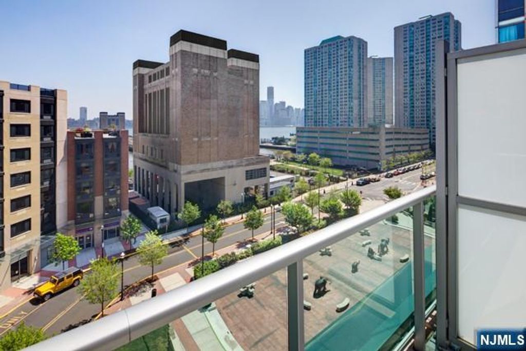 20 Newport Parkway 617, Jersey City, NJ 07310