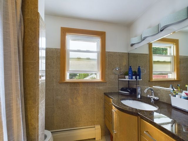 1 Makechnie Rd, Burlington, MA 01803