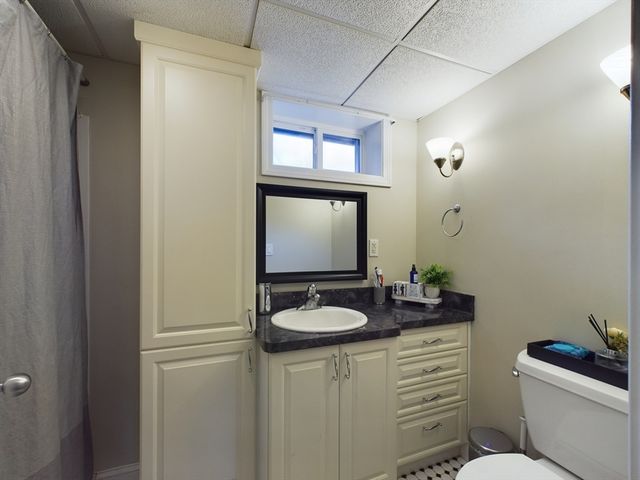 1 Makechnie Rd, Burlington, MA 01803