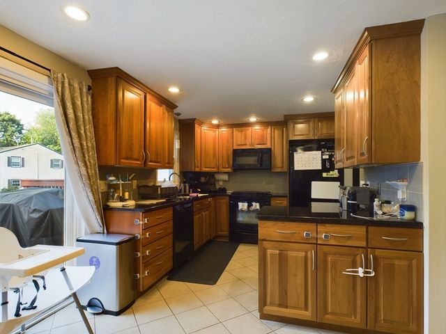 1 Makechnie Rd, Burlington, MA 01803