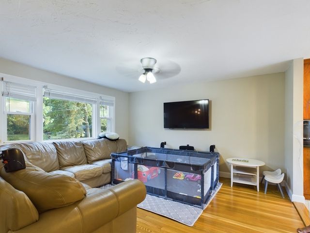 1 Makechnie Rd, Burlington, MA 01803