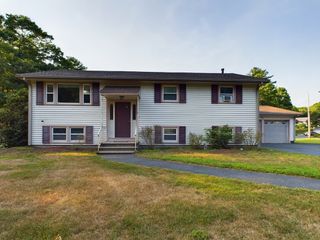 1 Makechnie Rd, Burlington, MA 01803