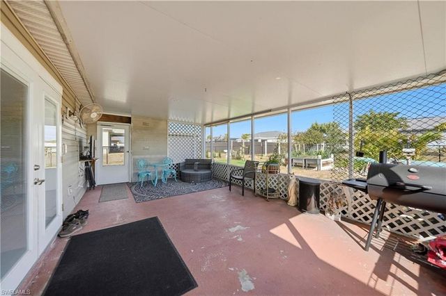 2213 NE 6th PL, Cape Coral, FL 33909