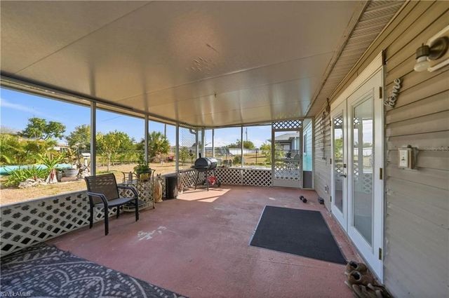 2213 NE 6th PL, Cape Coral, FL 33909