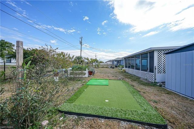 2213 NE 6th PL, Cape Coral, FL 33909