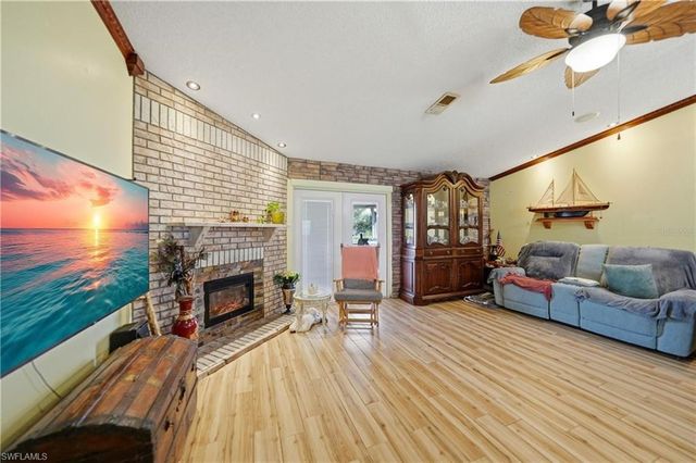 2213 NE 6th PL, Cape Coral, FL 33909