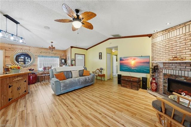 2213 NE 6th PL, Cape Coral, FL 33909