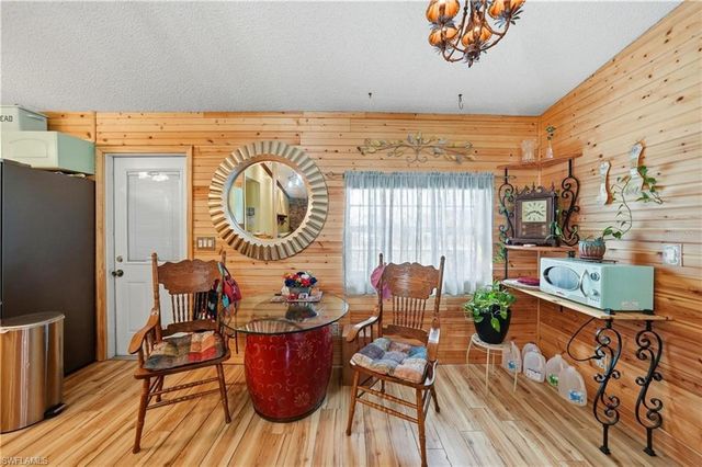 2213 NE 6th PL, Cape Coral, FL 33909