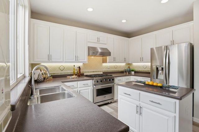 928 Wilks Street, East Palo Alto, CA 94303