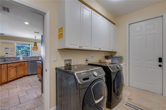 2021 SE 17th PL, Cape Coral, FL 33990