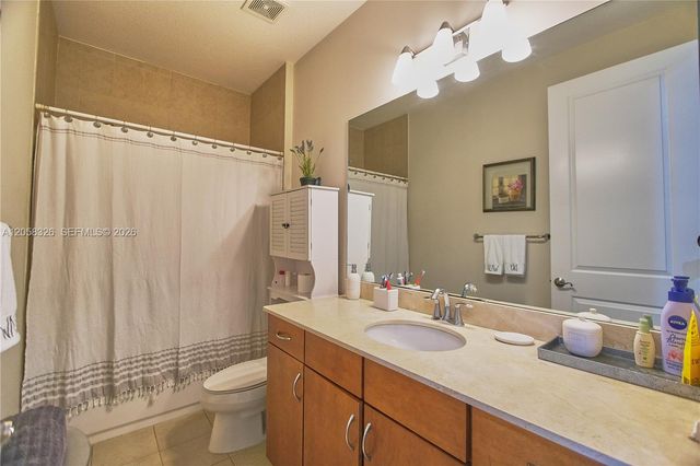 129 Riverwalk Circle E, Plantation, FL 33325