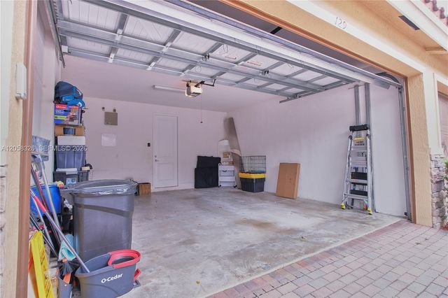 129 Riverwalk Circle E, Plantation, FL 33325