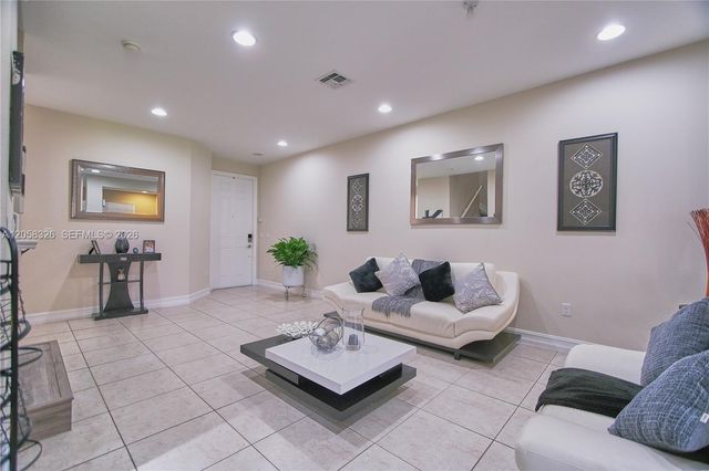 129 Riverwalk Circle E, Plantation, FL 33325