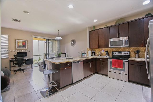 129 Riverwalk Circle E, Plantation, FL 33325