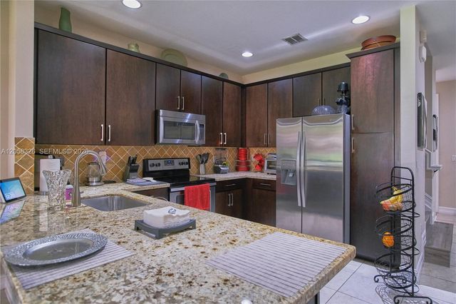 129 Riverwalk Circle E, Plantation, FL 33325