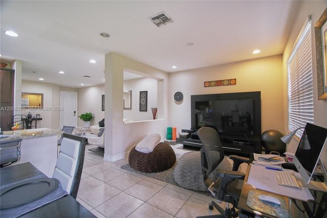129 Riverwalk Circle E, Plantation, FL 33325