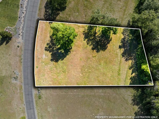 561 E Forks Circle, Cave Junction, OR 97523