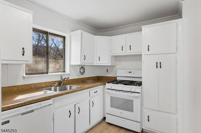 39 Gage Rd, East Brunswick Twp., NJ 08816