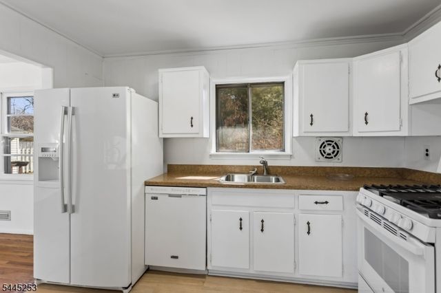 39 Gage Rd, East Brunswick Twp., NJ 08816