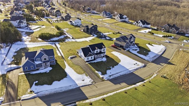 14 Blue Heron Drive, Orchard Park, NY 14127