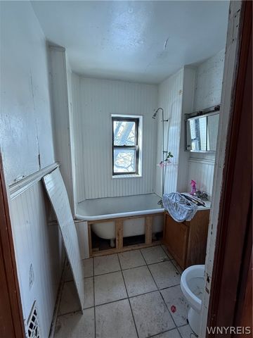 725 Monteagle Street, Niagara Falls, NY 14305