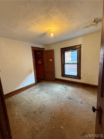 725 Monteagle Street, Niagara Falls, NY 14305