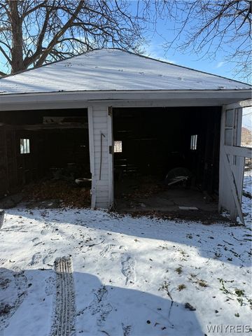 725 Monteagle Street, Niagara Falls, NY 14305