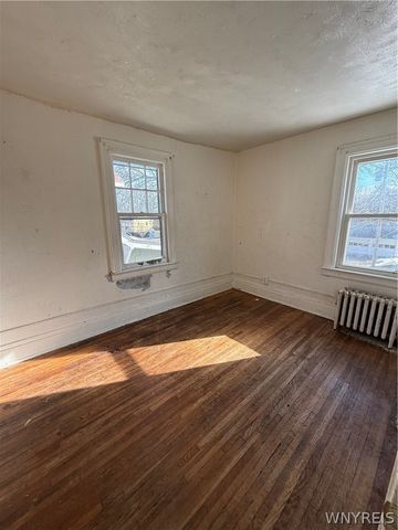 725 Monteagle Street, Niagara Falls, NY 14305