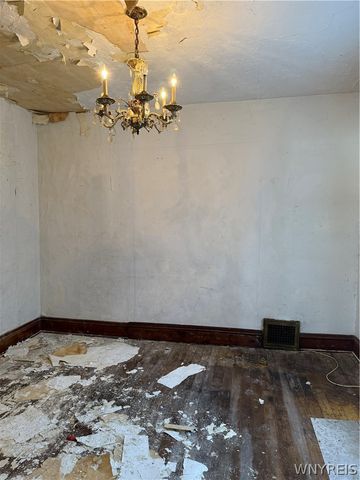 725 Monteagle Street, Niagara Falls, NY 14305