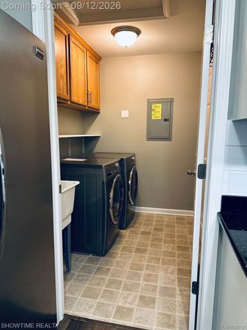 14377 MORAVIAN MANOR Circle, Sterling Heights, MI 48312