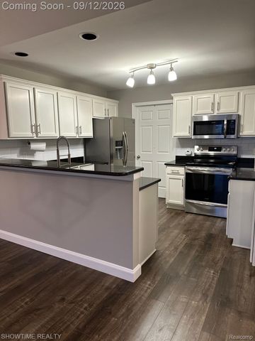 14377 MORAVIAN MANOR Circle, Sterling Heights, MI 48312