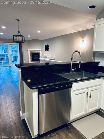 14377 MORAVIAN MANOR Circle, Sterling Heights, MI 48312