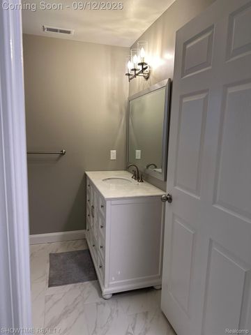 14377 MORAVIAN MANOR Circle, Sterling Heights, MI 48312