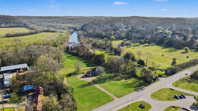 169 W Kingston Springs Rd, Kingston Springs, TN 37082