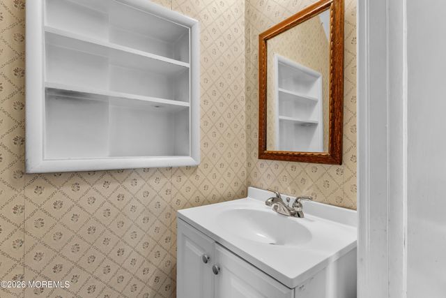 43 Devonshire Court, Middletown, NJ 07748