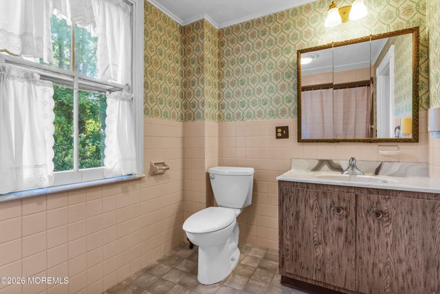 43 Devonshire Court, Middletown, NJ 07748
