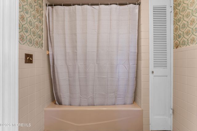 43 Devonshire Court, Middletown, NJ 07748