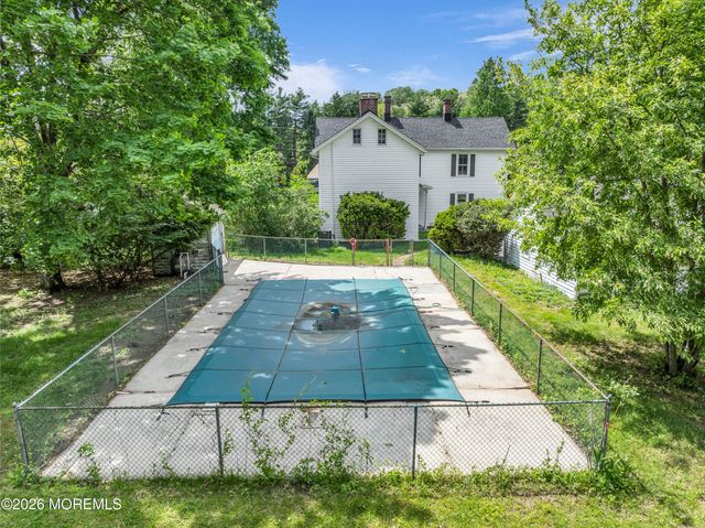43 Devonshire Court, Middletown, NJ 07748