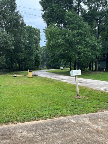 181 Crystal Creek Drive, Livingston, TX 77351