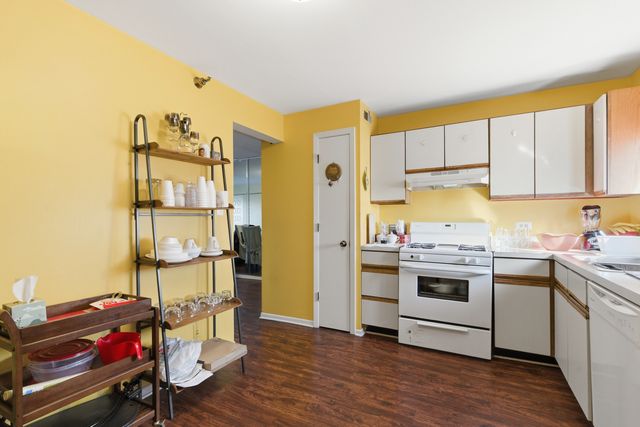 6010 Lake Bluff Drive 402, Tinley Park, IL 60477