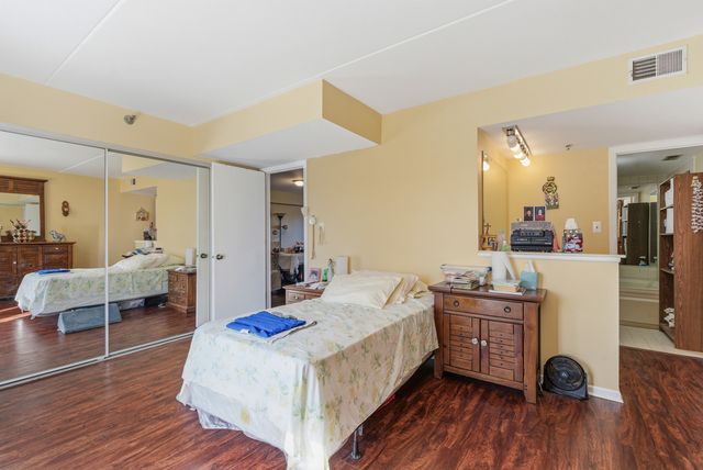 6010 Lake Bluff Drive 402, Tinley Park, IL 60477