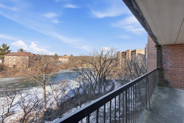 6010 Lake Bluff Drive 402, Tinley Park, IL 60477