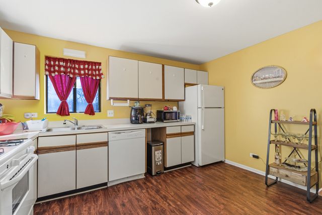 6010 Lake Bluff Drive 402, Tinley Park, IL 60477