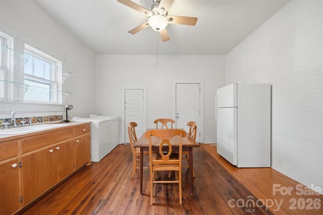 25 Central Avenue, Granite Falls, NC 28630